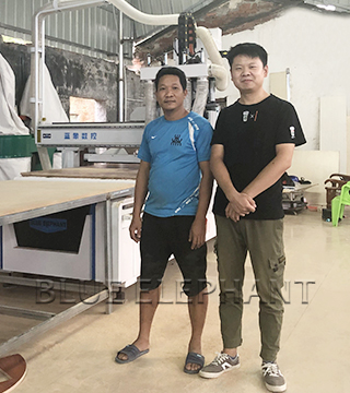 直排式自動(dòng)換刀開(kāi)料機